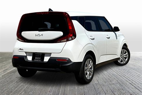 Used 2022 Kia Soul LX image 2