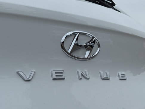 Used 2023 Hyundai Venue SEL image 26