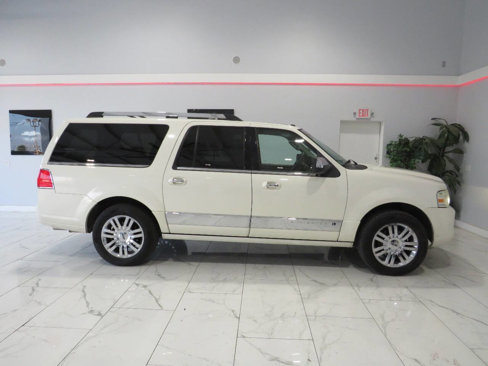Used 2008 Lincoln Navigator L 2WD image 3
