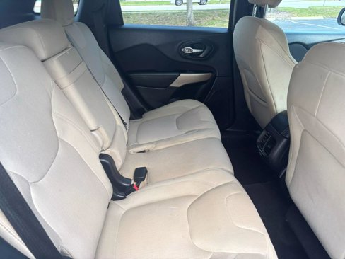 Used 2018 Jeep Cherokee Latitude image 22