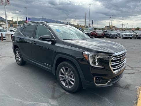 Used 2024 GMC Terrain SLT image 3