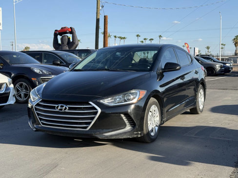 Used 2017 Hyundai Elantra SE image 1