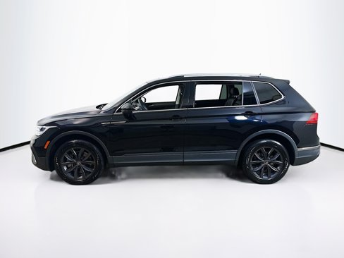 Used 2022 Volkswagen Tiguan SE w/ Panoramic Sunroof Package image 5