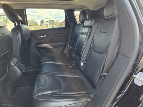 Used 2017 Jeep Cherokee Limited image 12