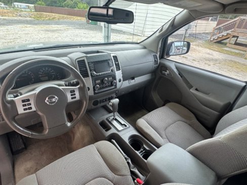 Used 2018 Nissan Frontier SV image 8