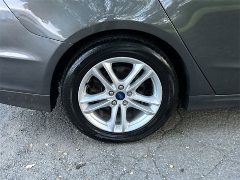Used 2018 Ford Fusion SE w/ Fusion SE Technology Package image 12