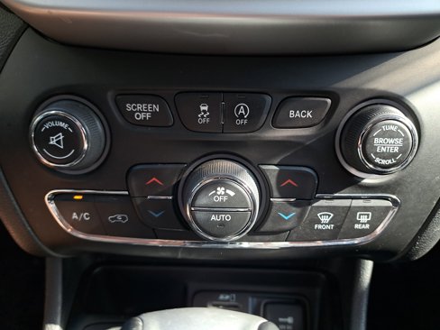 Used 2017 Jeep Cherokee Trailhawk image 23