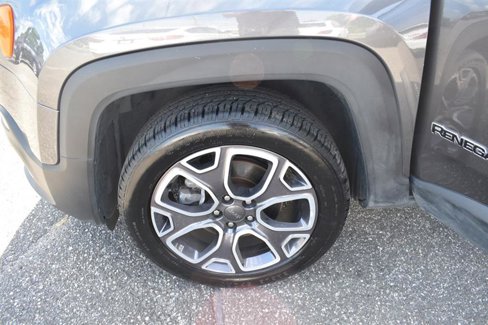 Used 2016 Jeep Renegade Limited image 29