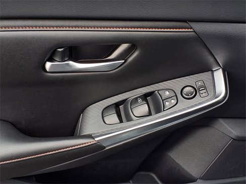Used 2025 Nissan Sentra SR image 11