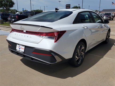 New 2025 Hyundai Elantra Sport image 3