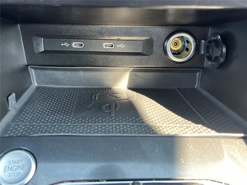 Used 2022 Volkswagen Tiguan SE w/ Panoramic Sunroof Package image 7