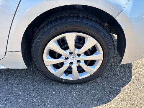 Used 2022 Toyota Corolla LE image 9
