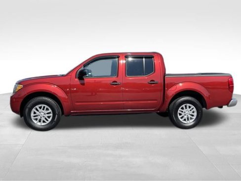 Used 2017 Nissan Frontier SV image 2