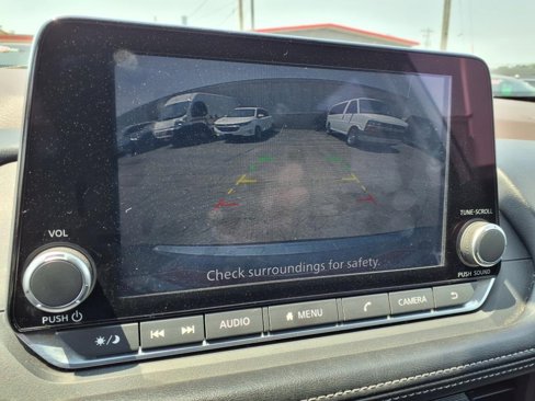Used 2023 Nissan Rogue SV image 10