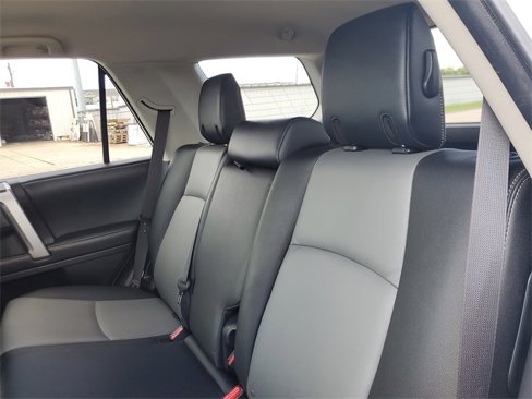Used 2017 Toyota 4Runner SR5 Premium image 9