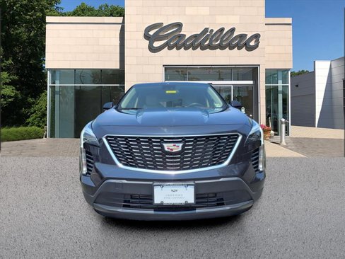 Used 2022 Cadillac XT4 Luxury w/ Cold Weather Package image 2