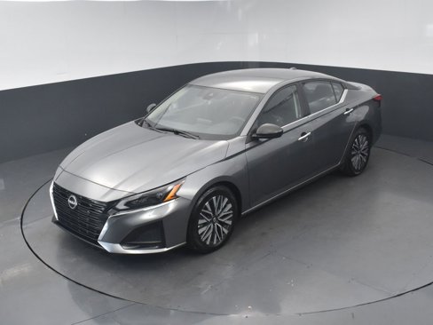 Used 2024 Nissan Altima 2.5 SV image 18