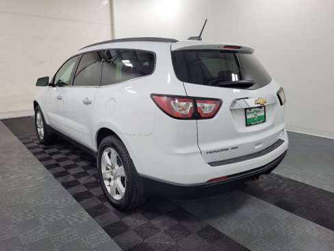 Used 2017 Chevrolet Traverse LT w/ Style and Technology Package image 5