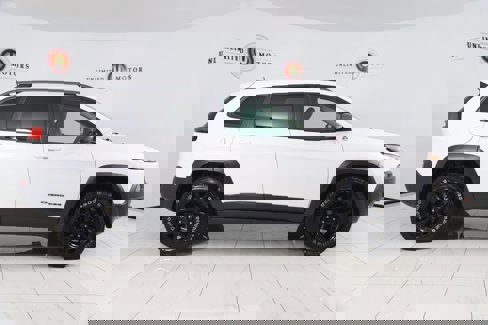 Used 2016 Jeep Cherokee Trailhawk w/ Leather Interior Group image 2