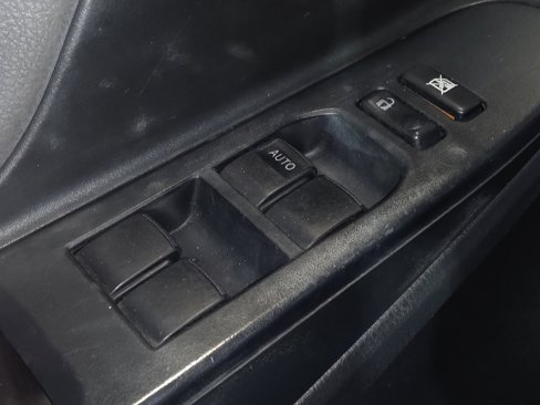 Used 2015 Toyota Yaris L image 27