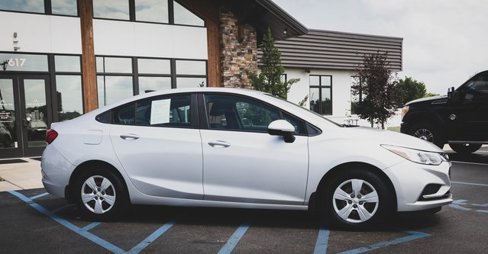 Used 2017 Chevrolet Cruze LS image 24