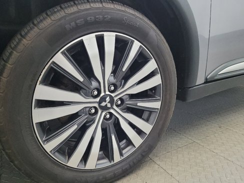 Used 2019 Mitsubishi Outlander SE image 31