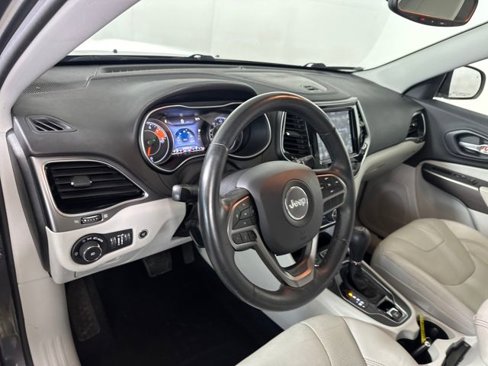 Used 2019 Jeep Cherokee Limited image 13