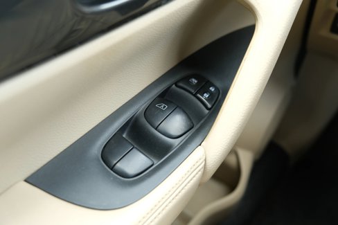 Used 2017 Nissan Rogue SV image 37