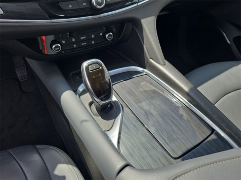 Used 2020 Buick Enclave Essence image 16
