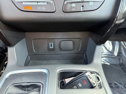 Used 2017 Ford Escape Titanium image 29