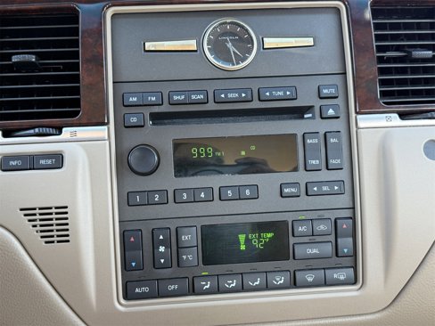 Used 2006 Lincoln Town Car Signature image 20