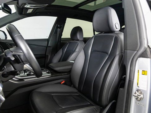 Used 2019 Audi Q8 Premium image 6
