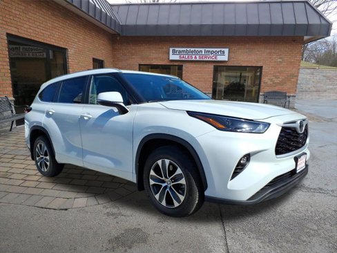 Used 2023 Toyota Highlander XLE image 1