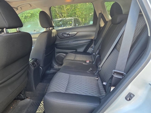 Used 2018 Nissan Rogue SV w/ Sun & Sound Touring Package image 12