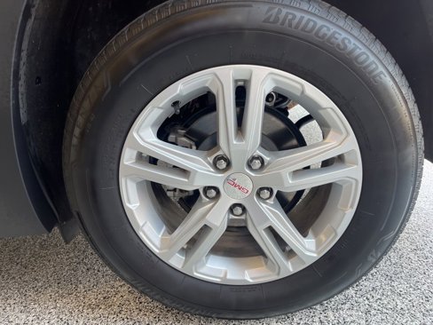 Used 2024 GMC Terrain SLE image 32