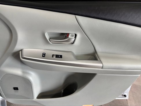 Used 2014 Toyota Prius V image 16