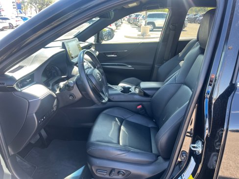 Used 2022 Toyota Venza XLE image 14