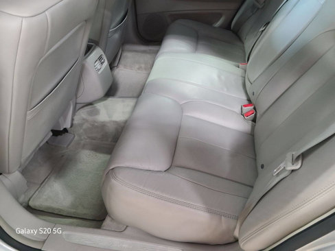 Used 2009 Cadillac DTS w/ Sun And Sound Package image 19