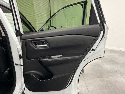 Used 2024 Nissan Rogue SV image 37