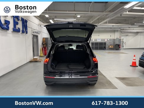 Certified 2022 Volkswagen Tiguan SE image 9