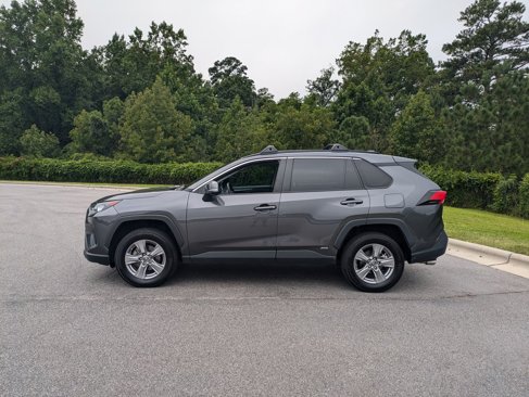 Used 2022 Toyota RAV4 LE image 2