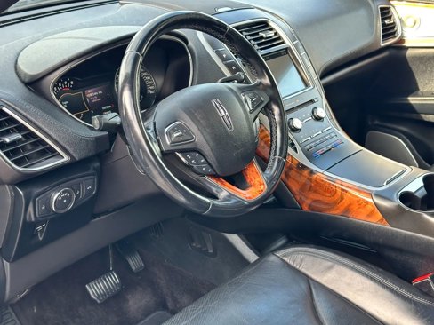 Used 2016 Lincoln MKX Reserve w/ Luxury Package image 10