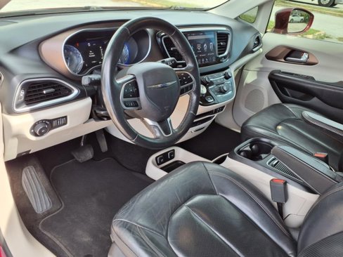 Used 2018 Chrysler Pacifica Touring-L Plus image 21