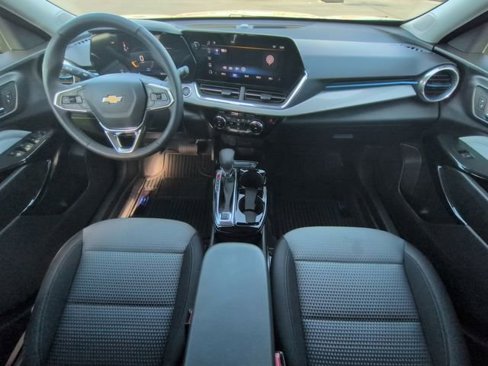 Certified 2025 Chevrolet Trax LT w/ Driver Confidence Package image 17