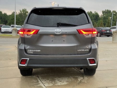 Used 2017 Toyota Highlander Limited image 6