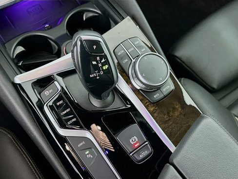 Used 2019 BMW 530e xDrive w/ Executive Package image 17