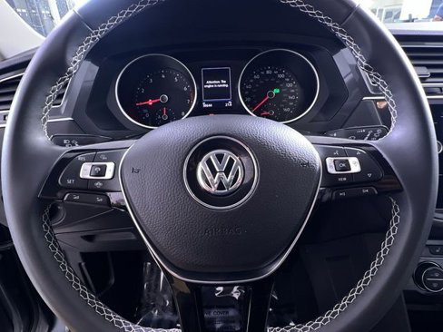Used 2021 Volkswagen Tiguan SE image 14