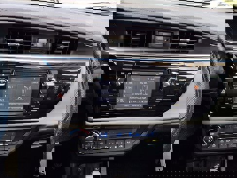 Used 2016 Toyota Corolla LE image 17