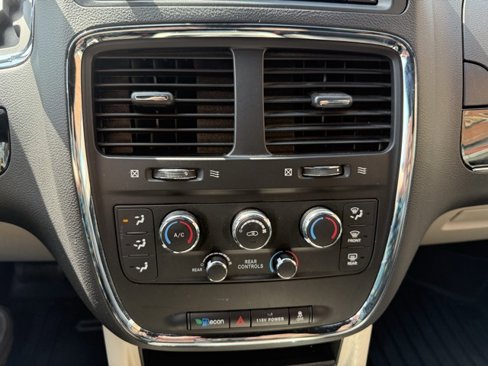 Used 2020 Dodge Grand Caravan SXT image 29