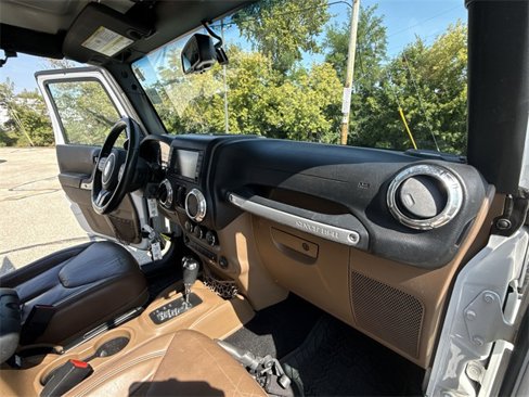 Used 2017 Jeep Wrangler Unlimited Sahara w/ Connectivity Group image 26